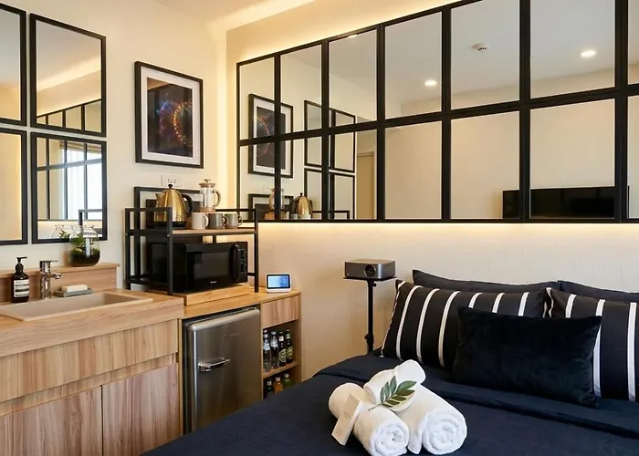 Neil's Chillpad At Urban Deca Apartment